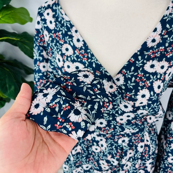 NWOT Blue Floral Long Sleeve V Neck Romper - Picture 4 of 8